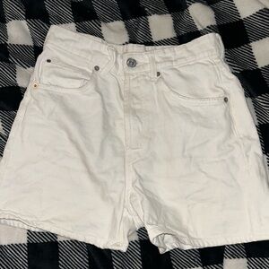 shorts blanches H&M, size US 4, portées 1 fois